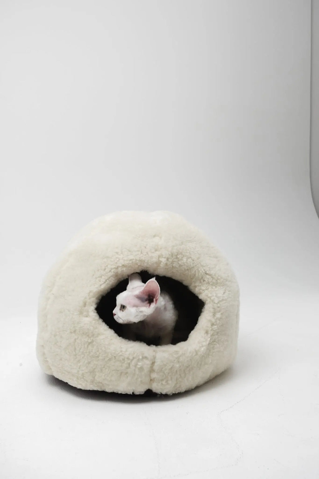 Nest Natural Woolen Pet Bed - White MellowConceptStore