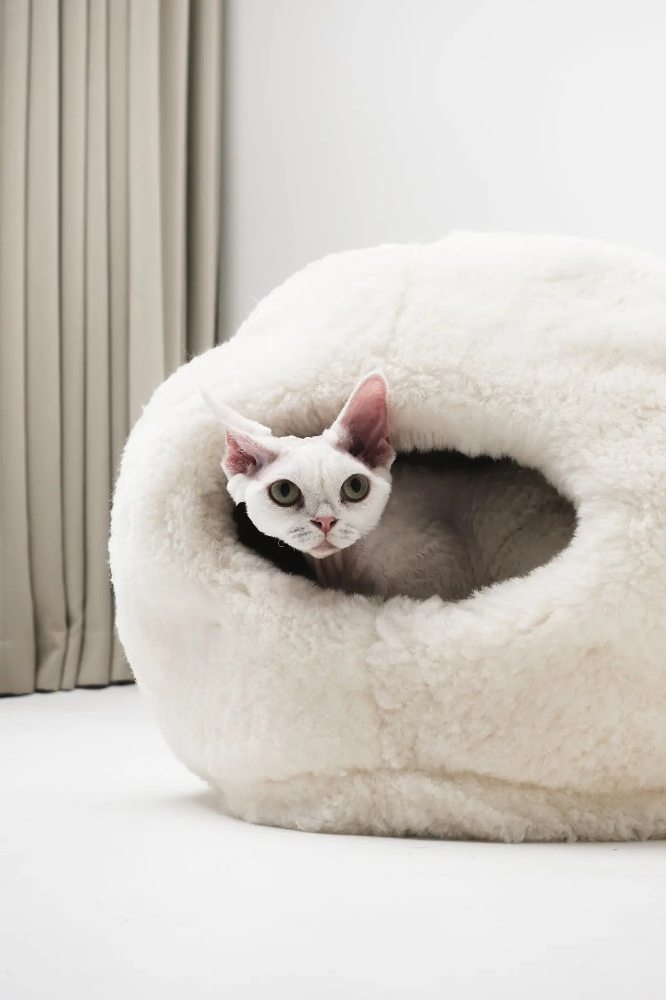 Nest Natural Sheepskin Pet Bed - White MellowConceptStore