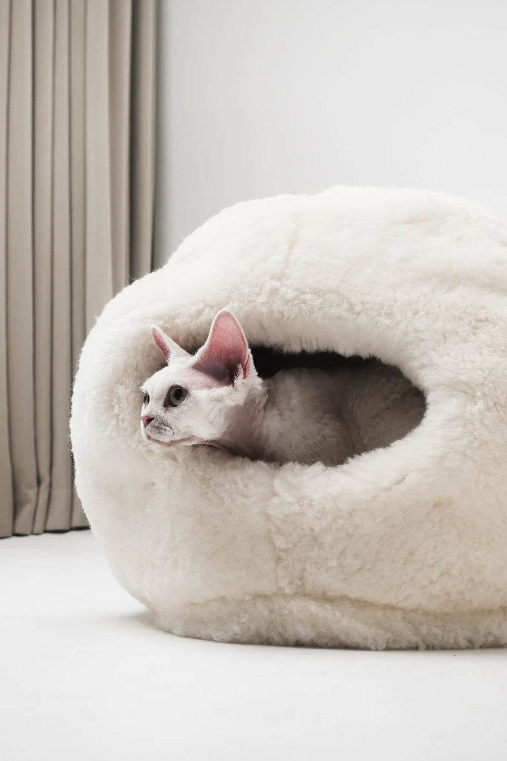 Nest Natural Sheepskin Pet Bed - White MellowConceptStore
