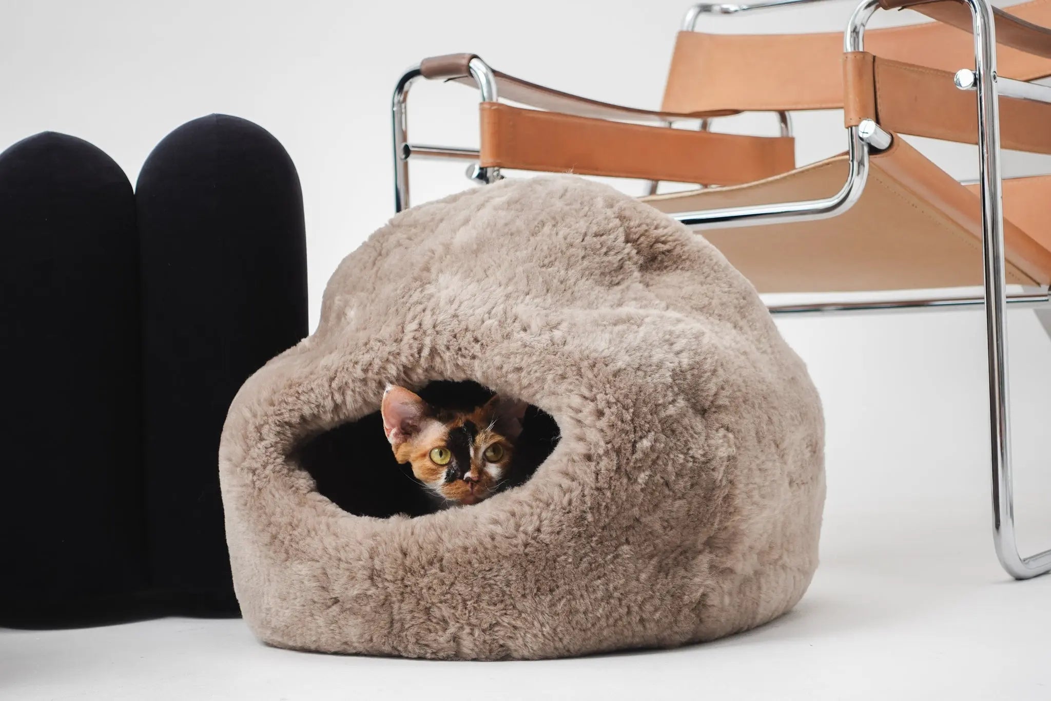 Nest Natural Sheepskin Pet Bed - Beige MellowConceptStore
