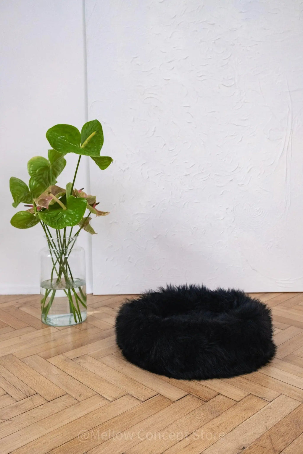 Round Natural Sheepskin Pet Bed - Black Mellow Pet Store
