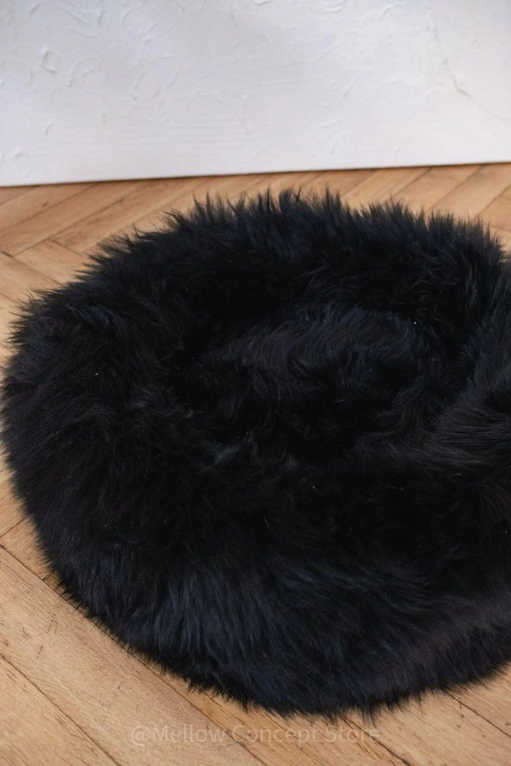 Round Natural Sheepskin Pet Bed - Black Mellow Pet Store