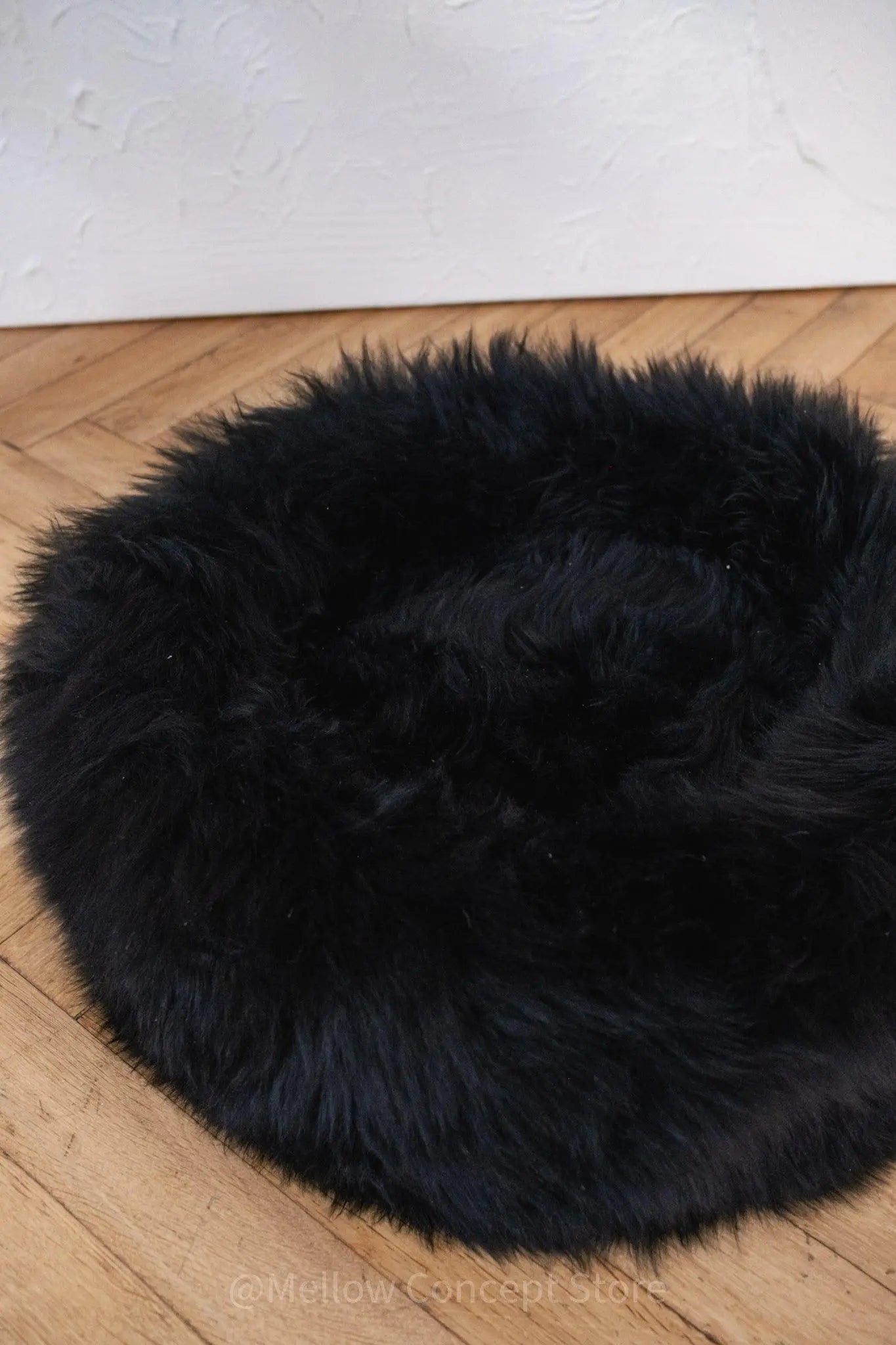 Round Natural Sheepskin Pet Bed - Black Mellow Pet Store
